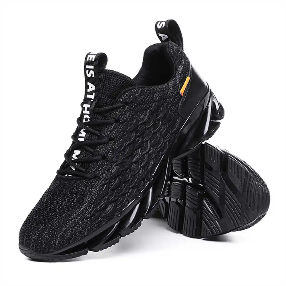 size 44 size 39 walking shoes  - Badminton News review and price