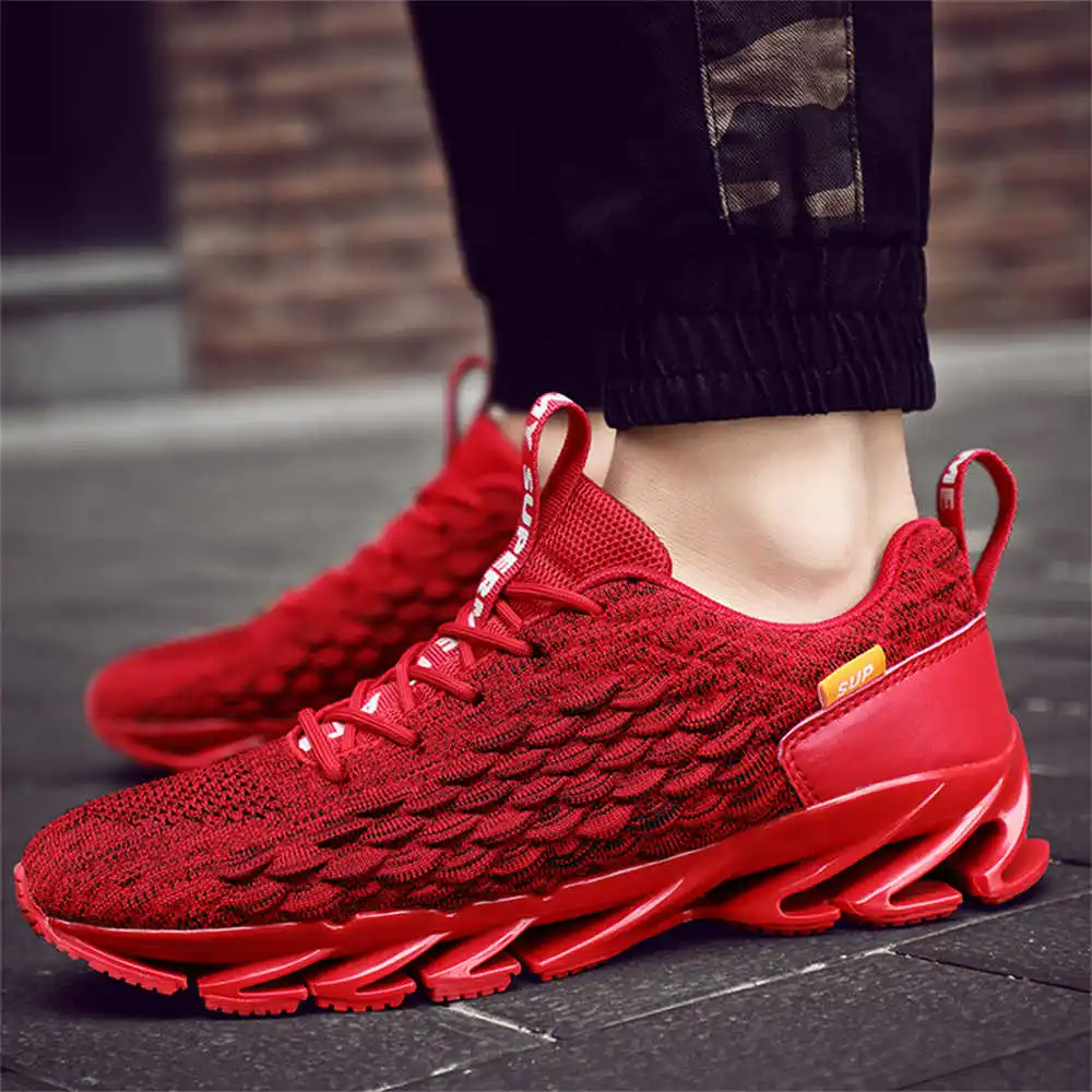 size 44 size 39 walking shoes  - Badminton News review and price