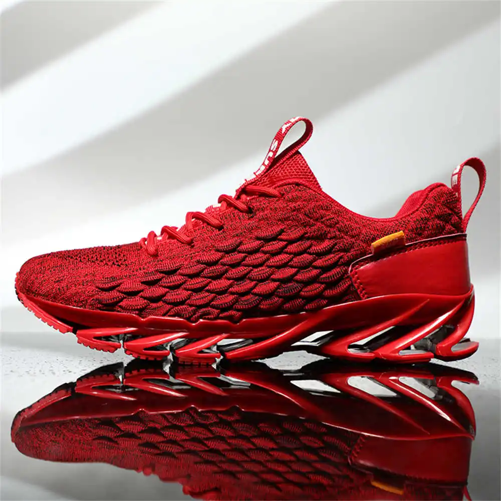 size 44 size 39 walking shoes  - Badminton News review and price