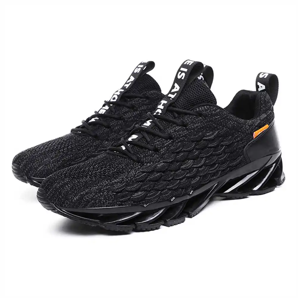 size 44 size 39 walking shoes  - Badminton News review and price